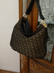 Сумка DKNY (1 фото из 3)