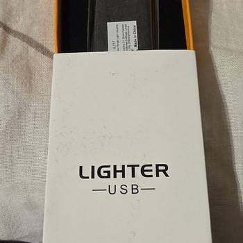 Laetav elektriline USB-leegita süüde.