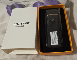 Перезаряжаемая электрическая USB-зажигалка без пламени. (2 фото из 8)