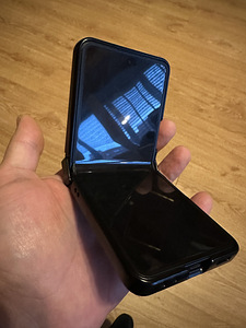 Müüa Samsung Galaxy Z Flip 7 (3 foto / 6)