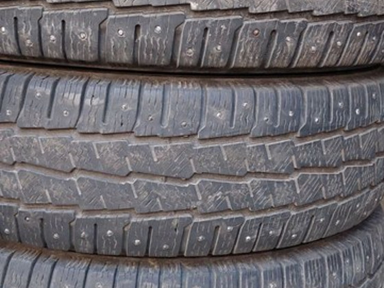 16" шипованные шины Michelin 225 75 16C 4шт