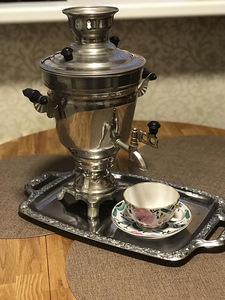 Elektriline samovar. Valmistatud NSVL-is 1987 + kandik (1 foto / 2)