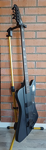 Nikki Sixx Signature Blackbird Bass Guitar. (2 foto / 7)