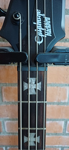Nikki Sixx Signature Blackbird Bass Guitar. (4 foto / 7)