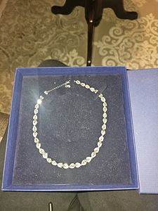 Продам ожерелье SWAROVSKI (1 фото из 2)