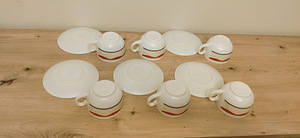 6 tasse ja 5 taldrikuid Arcopal, France (6 foto / 8)
