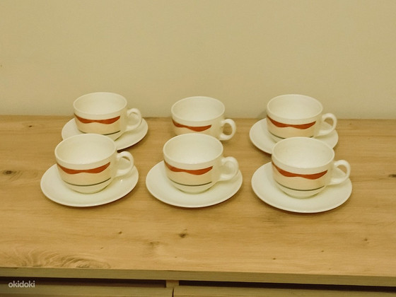 6 tasse ja 5 taldrikuid Arcopal, France