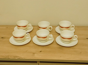6 tasse ja 5 taldrikuid Arcopal, France (1 foto / 8)