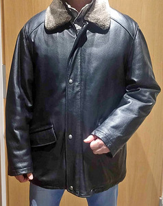 Натуральная кожаная куртка PETROFF GOLD размер L / XL (1 фото из 3)