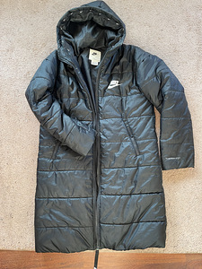 Nike xs куртка (1 фото из 2)
