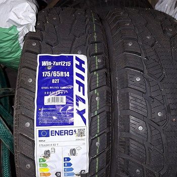 Новые шипованные шины и стальные диски. 175/65R14 Ford/Fiest