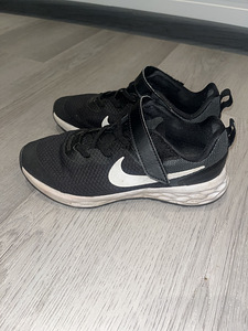 Кроссовки Nike 35 (1 фото из 2)