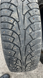 Rehvid NOKIAN 205x65xR16C (1 foto / 4)