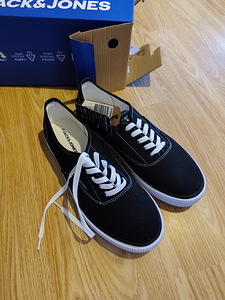 Jack & Jones mustad canvas-ketsid (EU 45) (1 foto / 2)