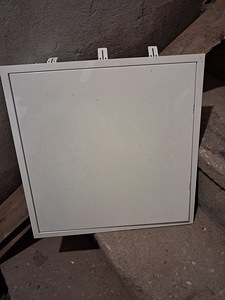 Metallist hooldusluukid sisetöödeks 40×40 (1 foto / 2)