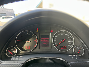 Audi A4 B6 1.9 TDI (9 фото из 10)