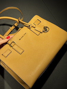 Michael Kors kott (1 foto / 9)