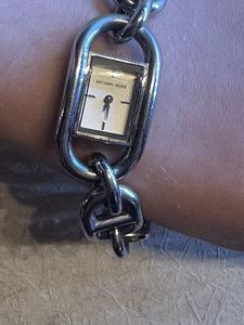 Часы Michael Kors (6 фото из 10)