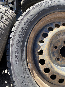 Müüa komplekt metallvelgi naastrehvidega (2 foto / 5)