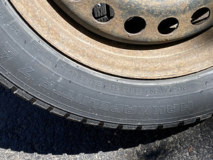 Müüa komplekt metallvelgi naastrehvidega (5 foto / 5)