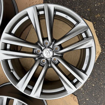 19" Infinity/Nissan originaalveljed 5x114,3 + andurid