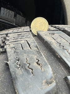 Зимние шины Goodyear Ultragrip 225/55 R17 (3 фото из 4)