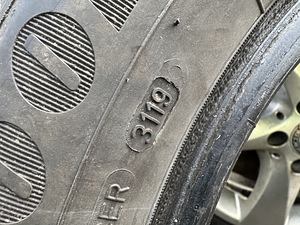 Зимние шины Goodyear Ultragrip 225/55 R17 (4 фото из 4)