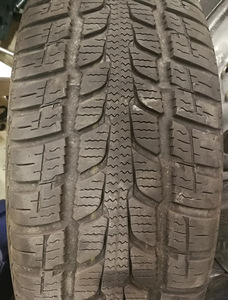 Зимние шины 215/55R16 NEXEN Npriz4S (5 фото из 5)