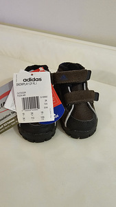 Детские кроссовки Adidas (2 фото из 7)