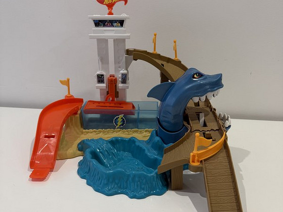 Hot Wheels Color Shifters Городская битва с акулой Цвет автомобиля