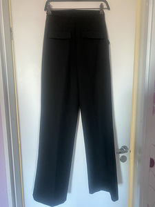 Брюки ZARA со стрелками (2 фото из 2)