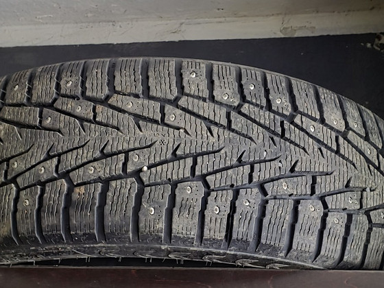 Шины R18 235 55 18 Nokian 8мм 4шт