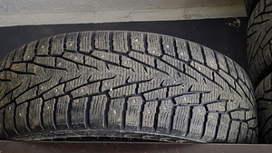 Шины R18 235 55 18 Nokian 8мм 4шт (1 фото из 2)