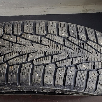Шины R18 235 55 18 Nokian 8мм 4шт