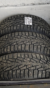 Шины R18 235 55 18 Nokian 8мм 4шт (2 фото из 2)