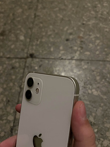iPhone 12 (4 foto / 9)
