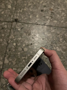 iPhone 12 (5 foto / 9)