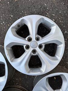 17" Kia originaalveljed 5x114,3 (1 foto / 5)