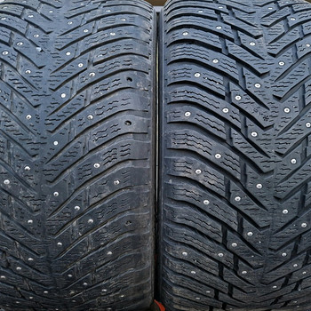 R19 шипованные шины Nokian 285/40/19 - 2 шт