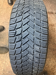 Michelin X-Ice Snow 215/65 R17 (2024) (1 foto / 5)
