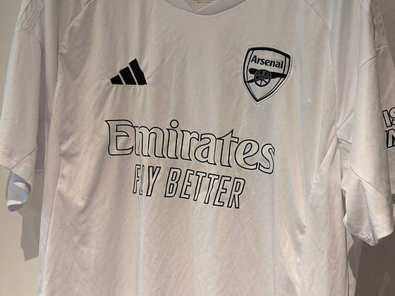 Arsenal no more red jersey