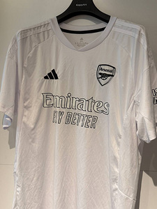 Arsenal no more red jersey (1 фото из 3)