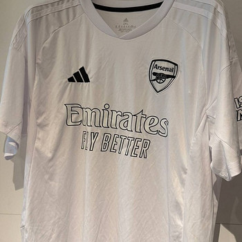 Arsenal no more red jersey