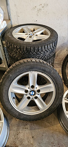 Продаются литые диски BMW R16 с шипованными шинами (1 фото из 3)