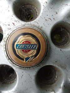Продаются оригинальные диски Chrysler с зимними шинами (6 фото из 7)