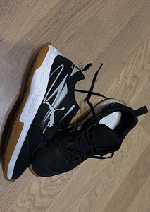 Новые кроссовки Puma (2 фото из 4)
