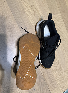 Новые кроссовки Puma (3 фото из 4)