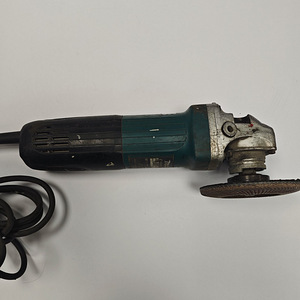 Болгарка Makita GA6040 (3 фото из 5)