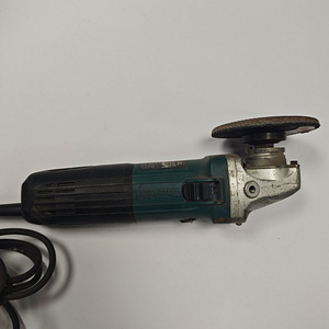 Болгарка Makita GA6040 (4 фото из 5)
