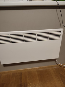 Konvektor -radiaator seinale (2 foto / 2)